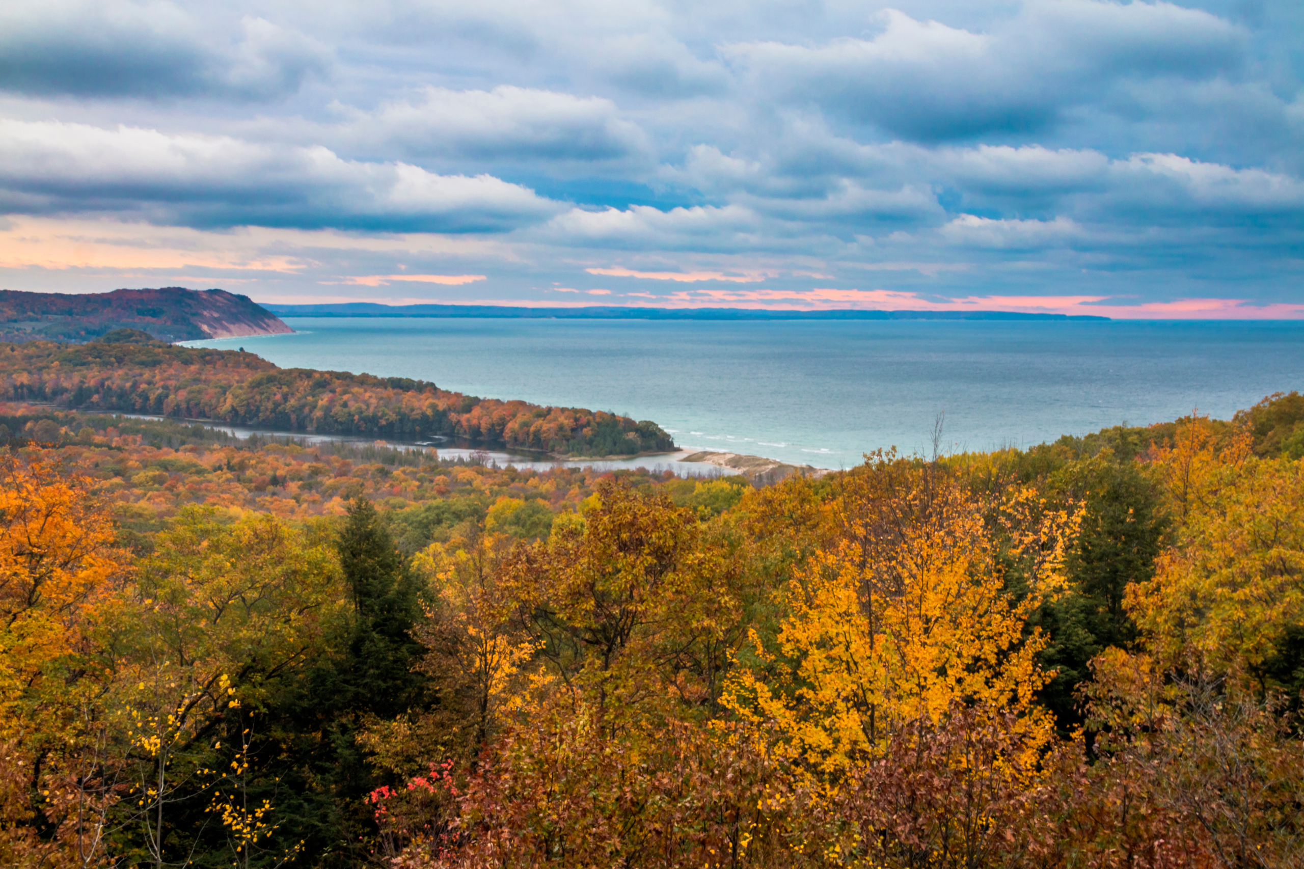 BEST FALL COLOR TOURS IN MICHIGAN: SCENIC ROUTES FROM MANISTEE